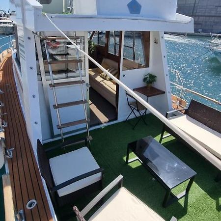 ホテル Charming Boat House In Barcelona With Big Terrace And Solarium サン・アドリア・デ・ベソス エクステリア 写真