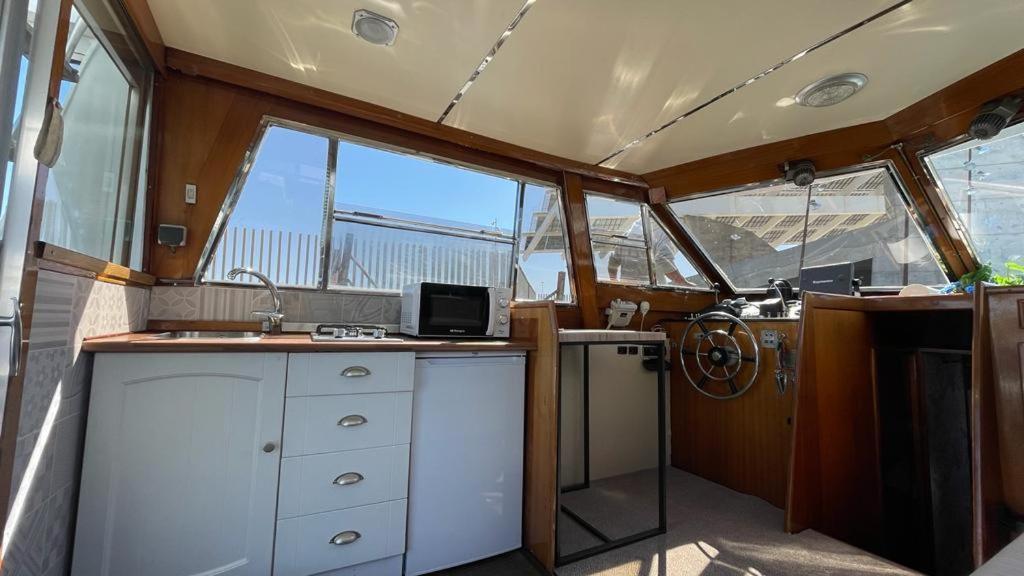 ホテル Charming Boat House In Barcelona With Big Terrace And Solarium サン・アドリア・デ・ベソス エクステリア 写真