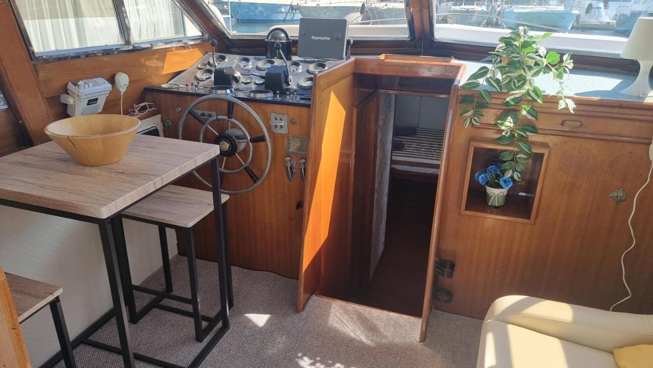 ホテル Charming Boat House In Barcelona With Big Terrace And Solarium サン・アドリア・デ・ベソス エクステリア 写真
