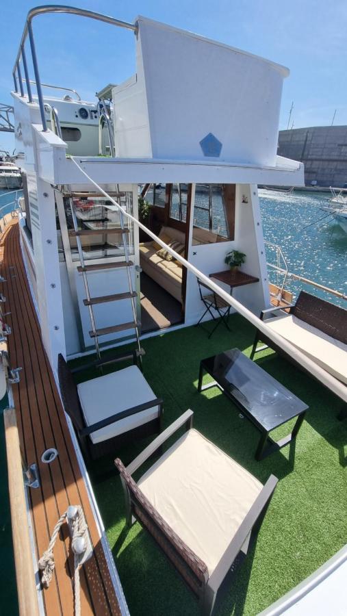ホテル Charming Boat House In Barcelona With Big Terrace And Solarium サン・アドリア・デ・ベソス エクステリア 写真