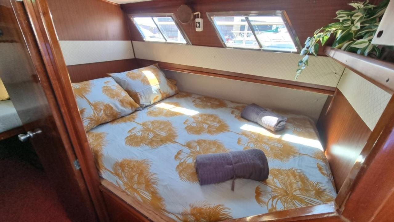 ホテル Charming Boat House In Barcelona With Big Terrace And Solarium サン・アドリア・デ・ベソス エクステリア 写真