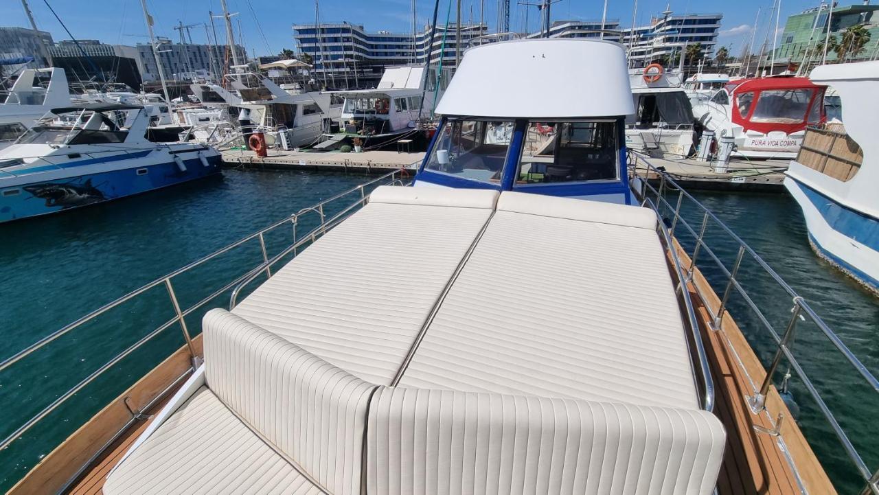 ホテル Charming Boat House In Barcelona With Big Terrace And Solarium サン・アドリア・デ・ベソス エクステリア 写真