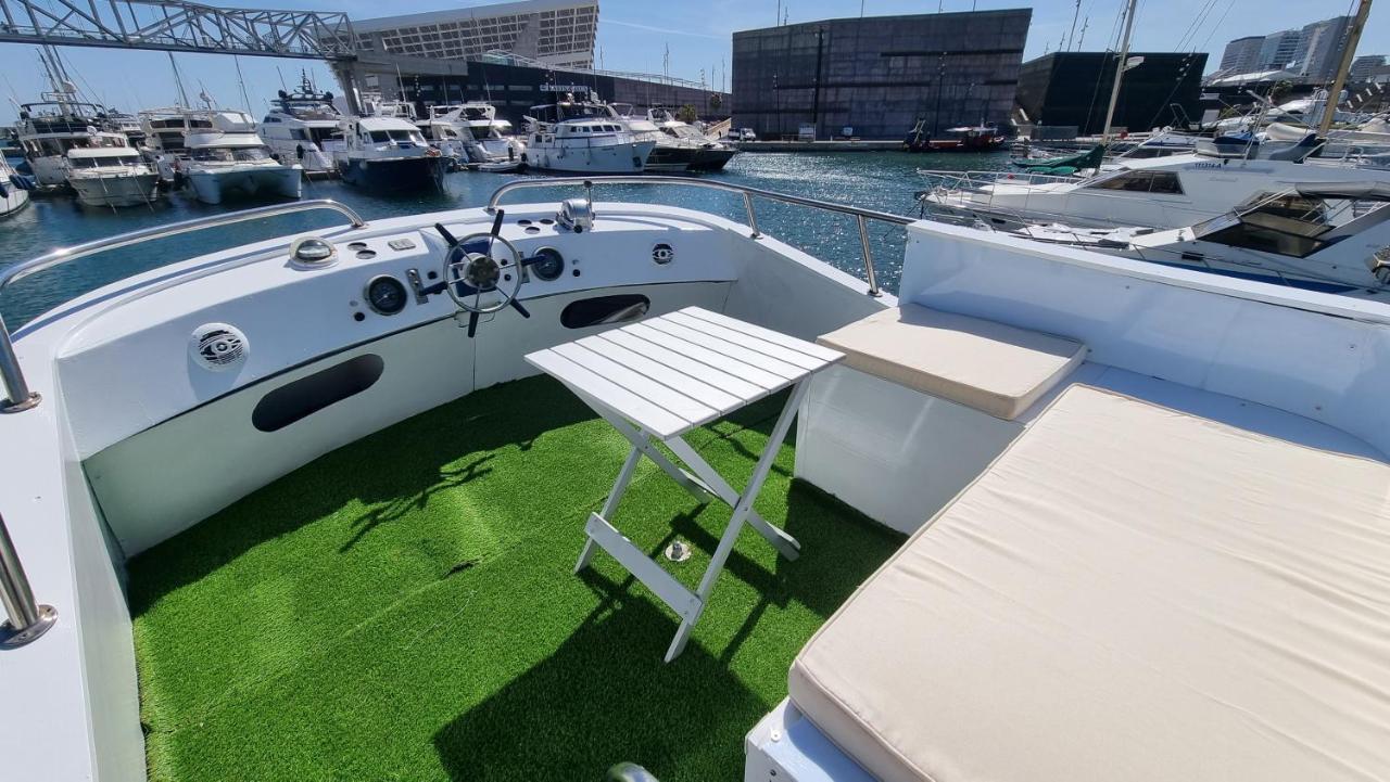 ホテル Charming Boat House In Barcelona With Big Terrace And Solarium サン・アドリア・デ・ベソス エクステリア 写真