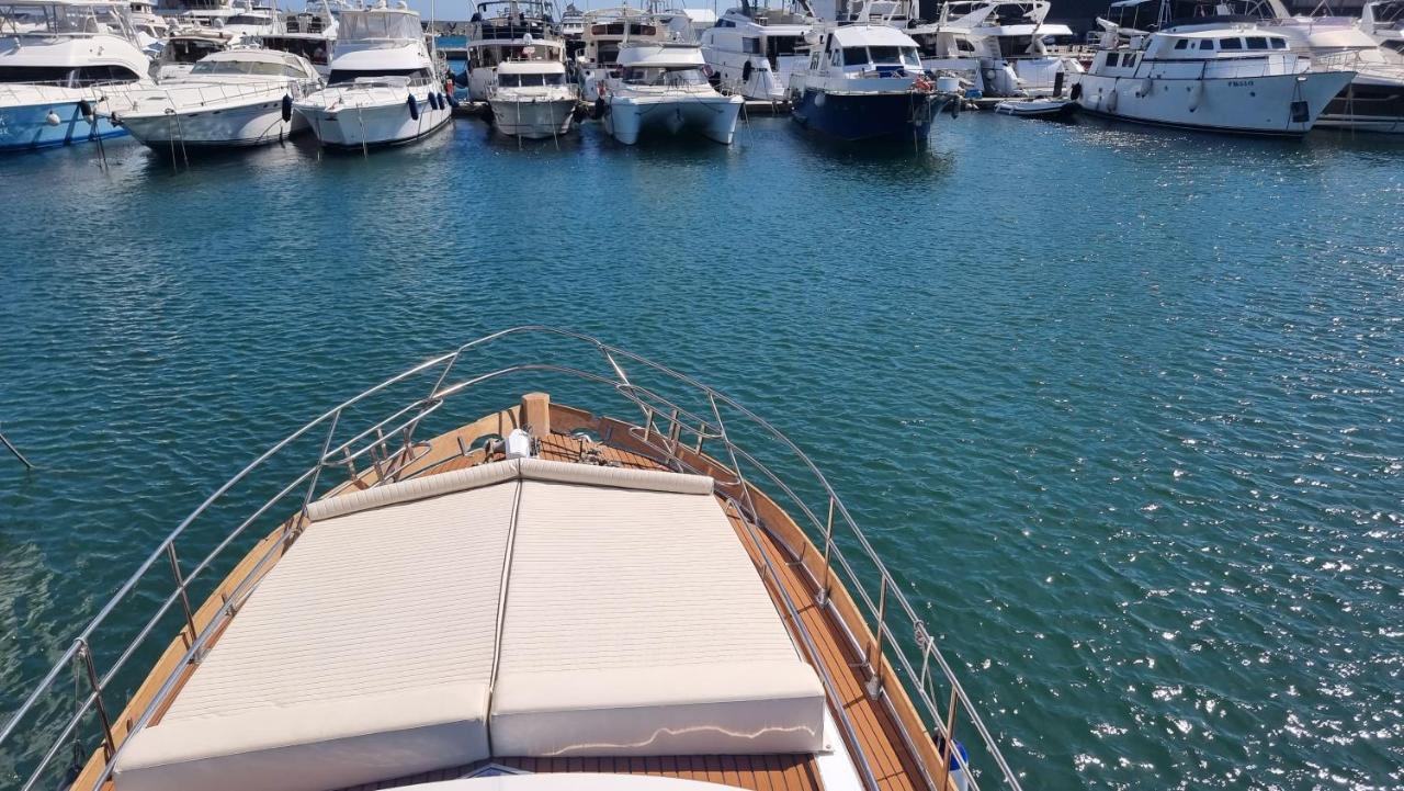 ホテル Charming Boat House In Barcelona With Big Terrace And Solarium サン・アドリア・デ・ベソス エクステリア 写真