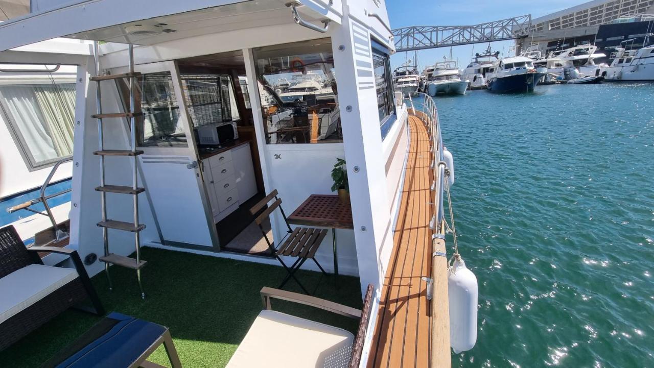 ホテル Charming Boat House In Barcelona With Big Terrace And Solarium サン・アドリア・デ・ベソス エクステリア 写真