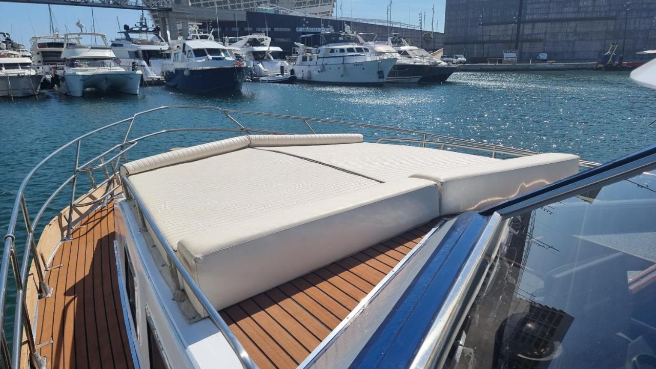 ホテル Charming Boat House In Barcelona With Big Terrace And Solarium サン・アドリア・デ・ベソス エクステリア 写真