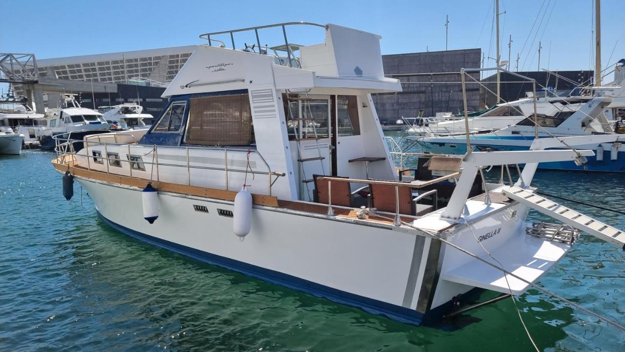 ホテル Charming Boat House In Barcelona With Big Terrace And Solarium サン・アドリア・デ・ベソス エクステリア 写真